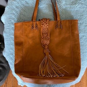 Large shoulder bag.